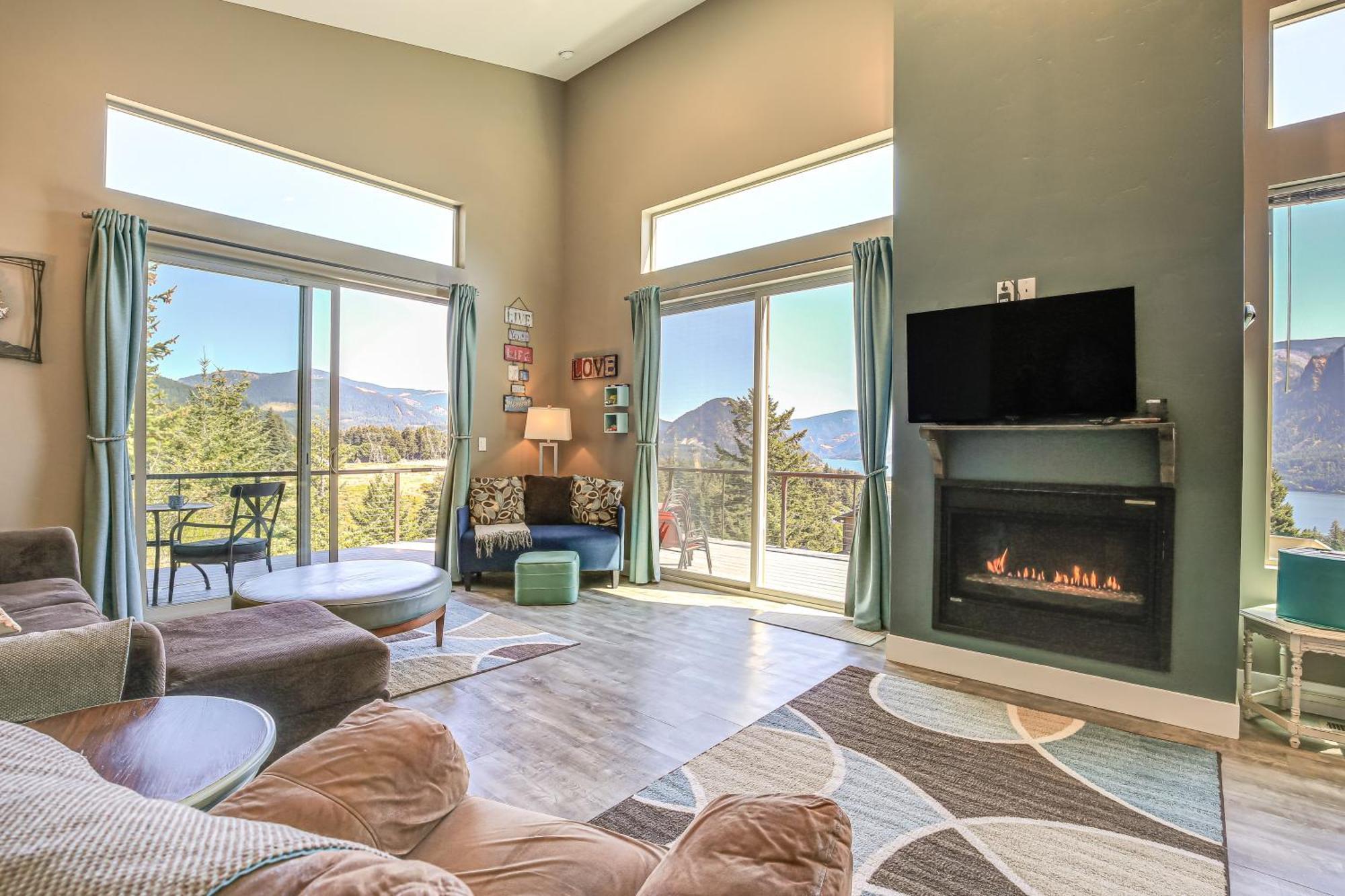 Gorge Retreat - Modern Carson Home With Mtn Views! Exterior photo