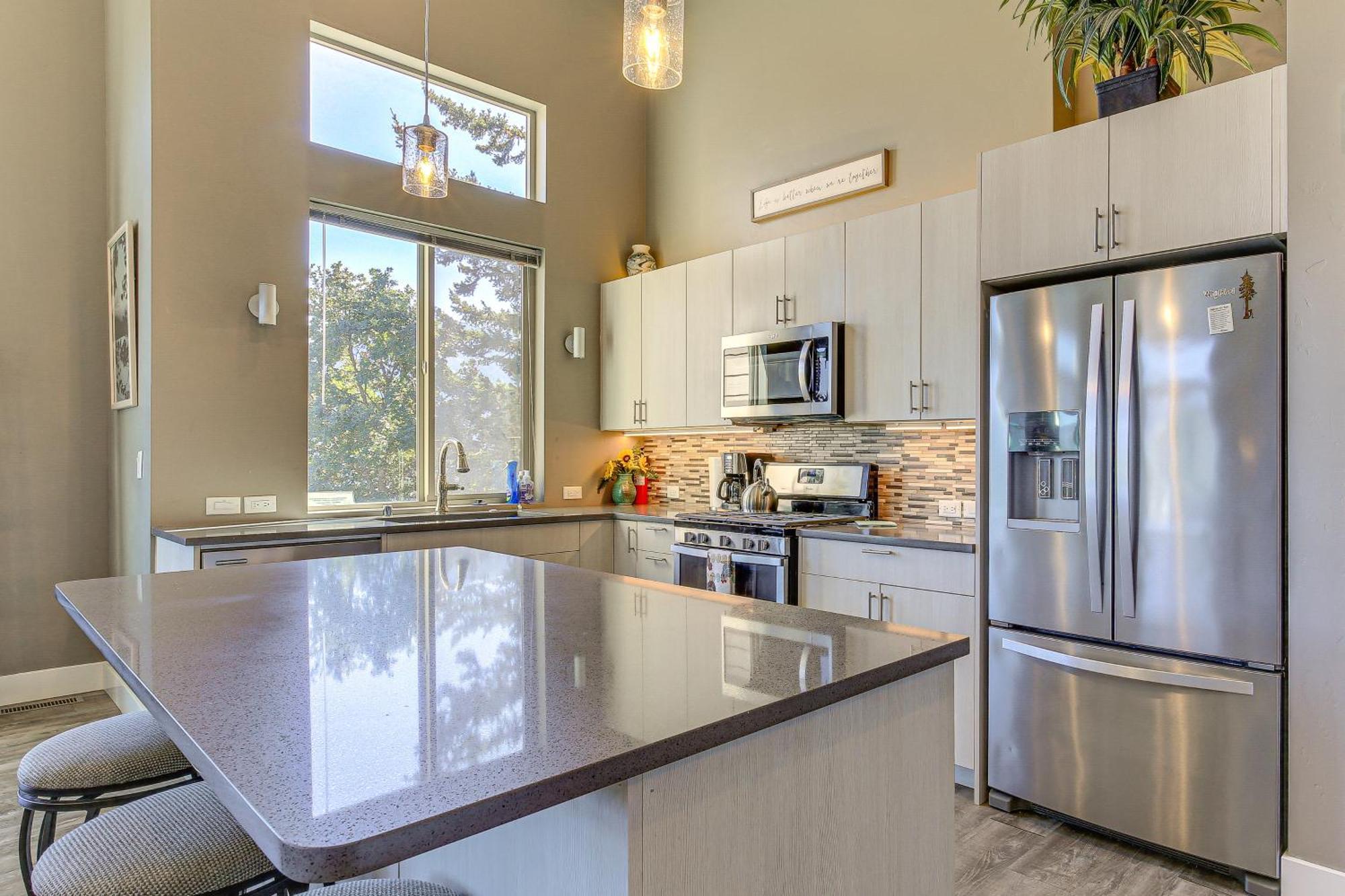 Gorge Retreat - Modern Carson Home With Mtn Views! Exterior photo