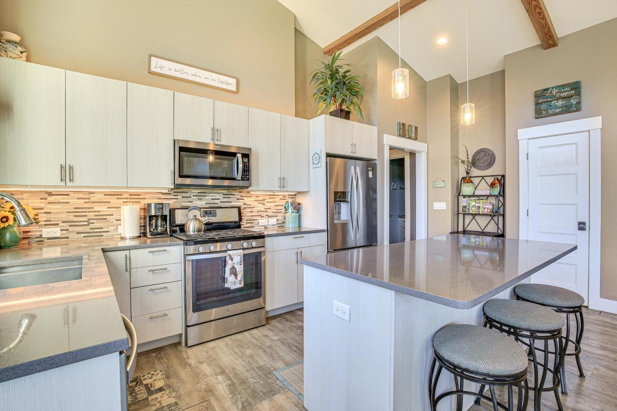 Gorge Retreat - Modern Carson Home With Mtn Views! Exterior photo