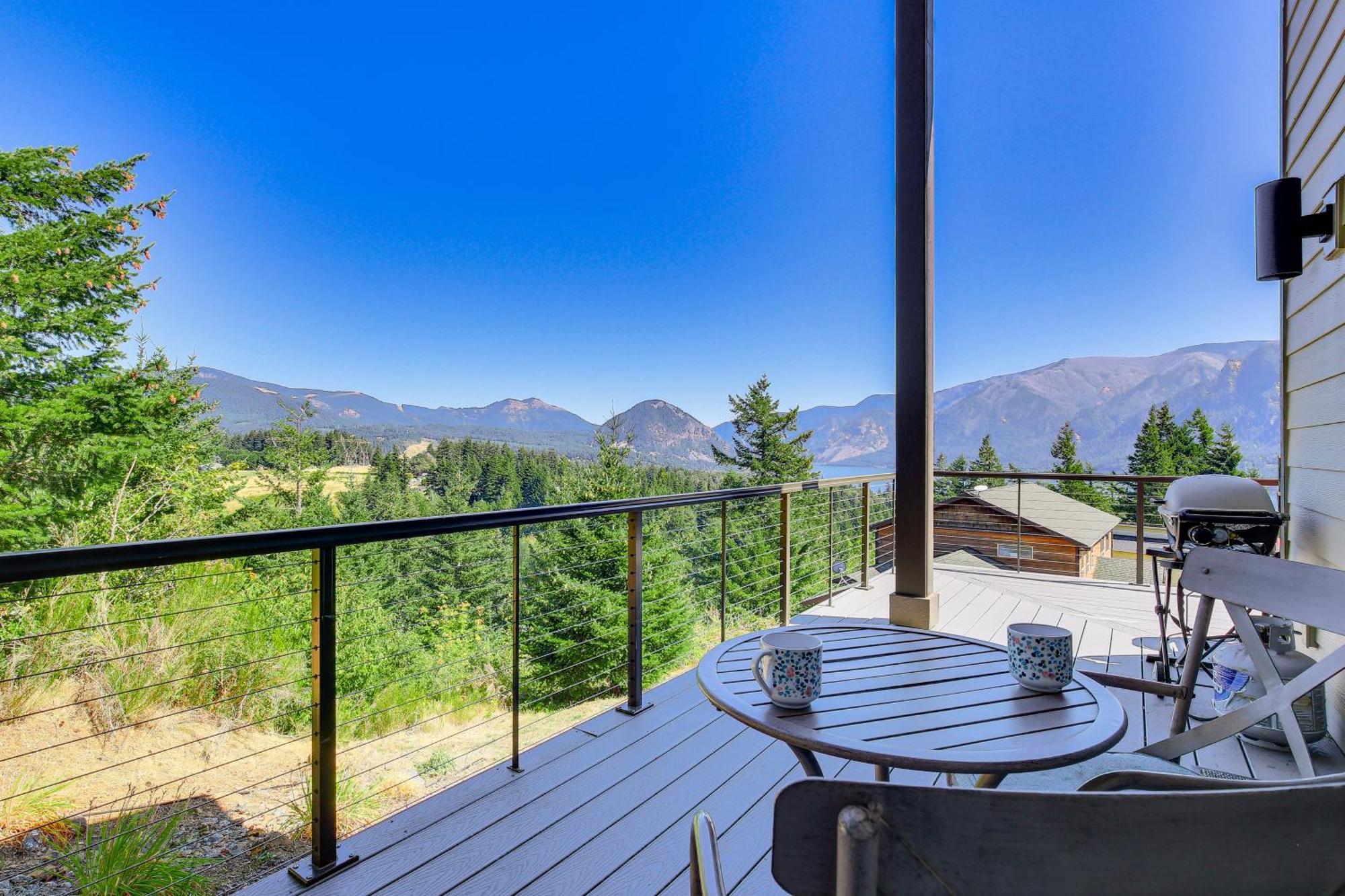Gorge Retreat - Modern Carson Home With Mtn Views! Exterior photo